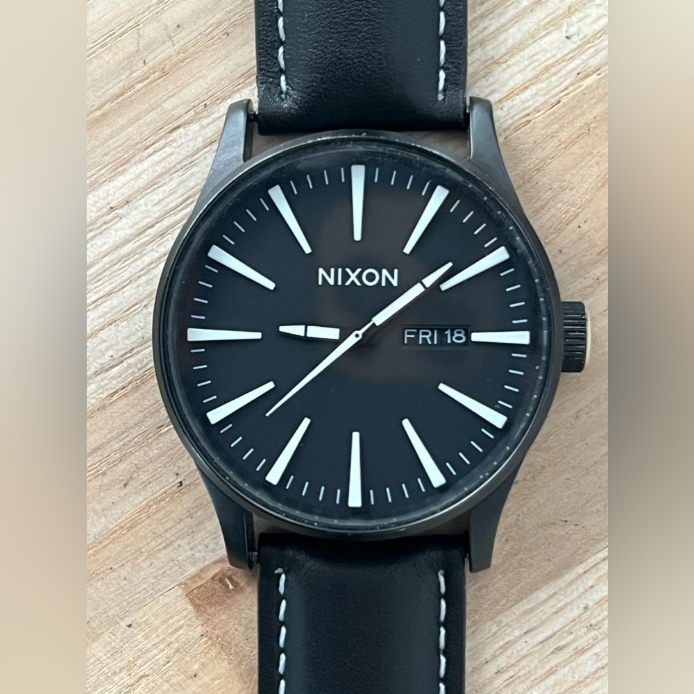 Nixon Men's Watch The Sentry Never Be Late Black White Leather Strap Black Dial